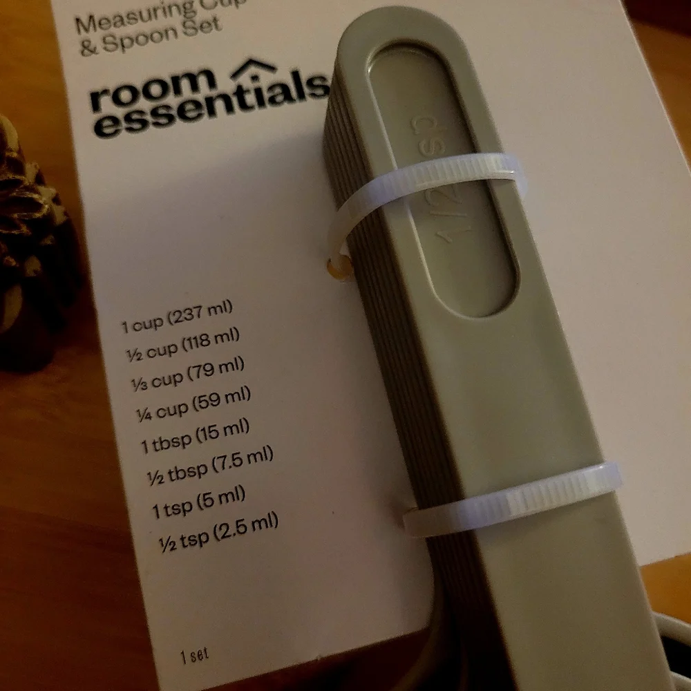 Room Essentials 8pc Plastic Measuring Cup Set - Picture 3 of 4